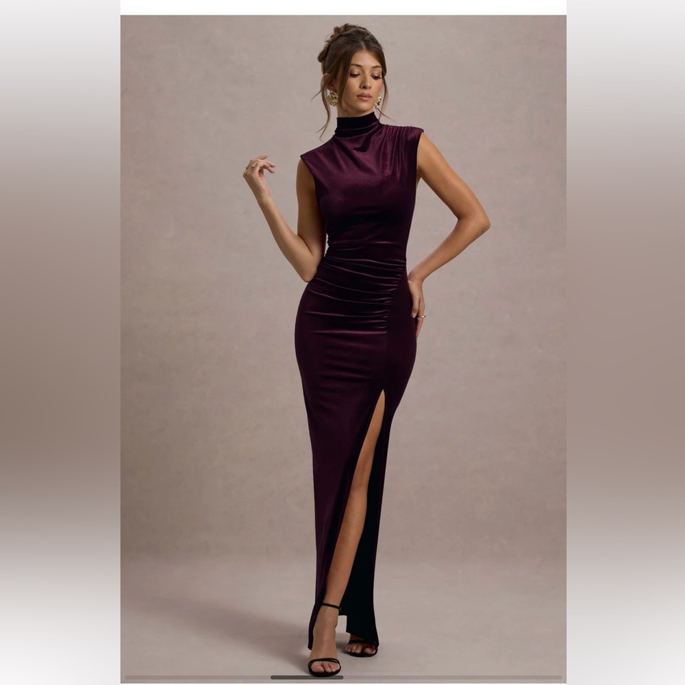 Club L London LONG BURGUNDY VELVET DRESS WITH HIGH NECK AND SIDE SLIPPING size 8 - Picture 3 of 15